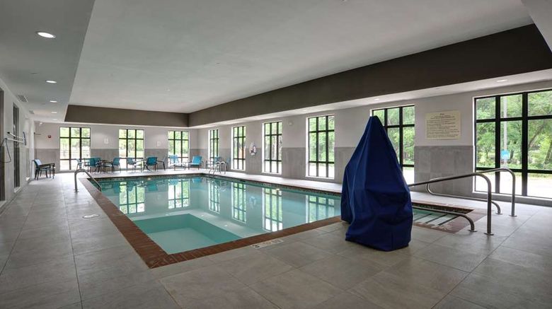 <b>Hampton Inn & Suites Ardmore Pool</b>. Images powered by <a href="https://iceportal.shijigroup.com/" title="IcePortal" target="_blank">IcePortal</a>.