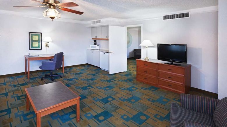 <b>La Quinta Inn Austin Oltorf Suite</b>. Images powered by <a href="https://iceportal.shijigroup.com/" title="IcePortal" target="_blank">IcePortal</a>.