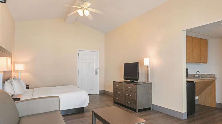 <b>Wingate by Wyndham Galveston East Beach Suite</b>. Images powered by <a href="https://iceportal.shijigroup.com/" title="IcePortal" target="_blank">IcePortal</a>.