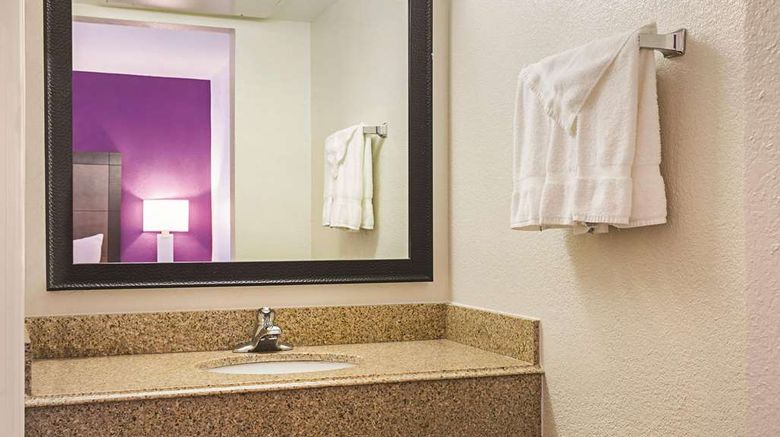 <b>Wingate by Wyndham Galveston East Beach Room</b>. Images powered by <a href="https://iceportal.shijigroup.com/" title="IcePortal" target="_blank">IcePortal</a>.