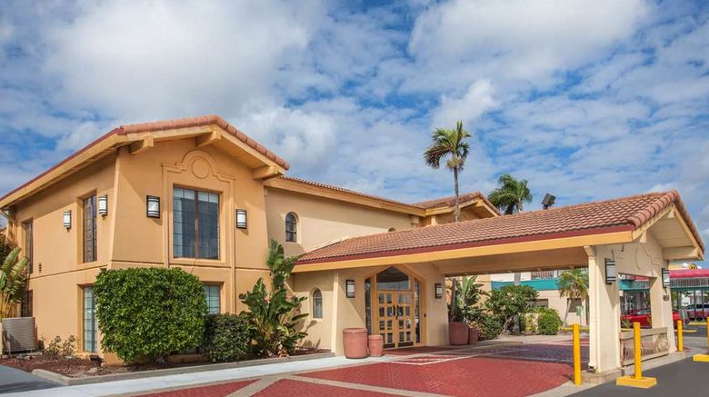 La Quinta Inn Fort Myers Central Exterior. Images powered by <a href="https://iceportal.shijigroup.com" target="_blank" rel="noopener">Ice Portal</a>.