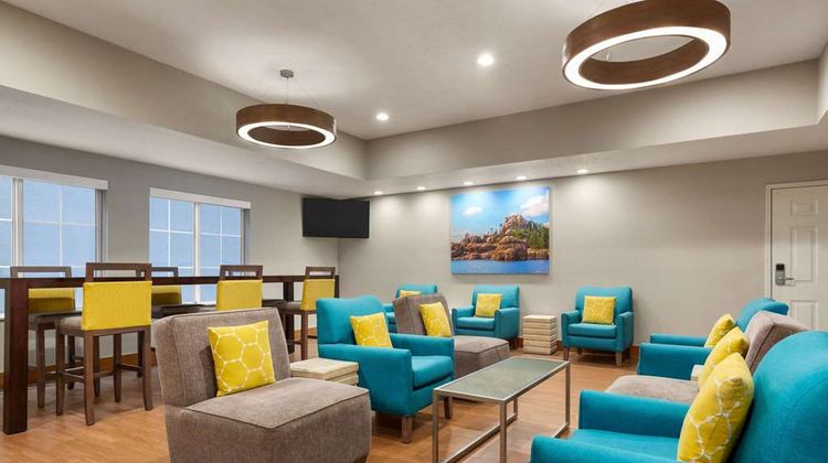 La Quinta Inn & Suites Rapid City Lobby