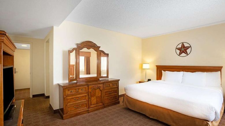 <b>La Quinta Inn Austin Capitol / Downtown Suite</b>. Images powered by <a href="https://iceportal.shijigroup.com/" title="IcePortal" target="_blank">IcePortal</a>.