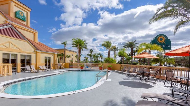 <b>La Quinta Inn Orlando Universal Pool</b>. Images powered by <a href="https://iceportal.shijigroup.com/" title="IcePortal" target="_blank">IcePortal</a>.