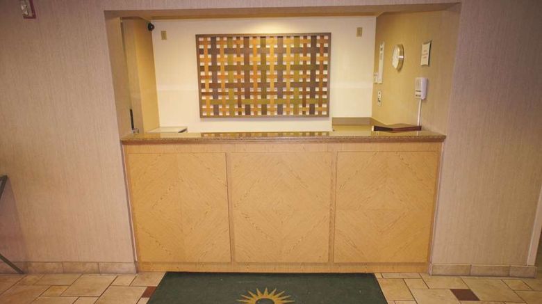 <b>La Quinta Inn & Suites Plattsburgh Lobby</b>. Images powered by <a href="https://iceportal.shijigroup.com/" title="IcePortal" target="_blank">IcePortal</a>.