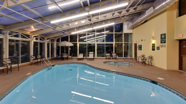 <b>La Quinta Inn & Suites Plattsburgh Pool</b>. Images powered by <a href="https://iceportal.shijigroup.com/" title="IcePortal" target="_blank">IcePortal</a>.