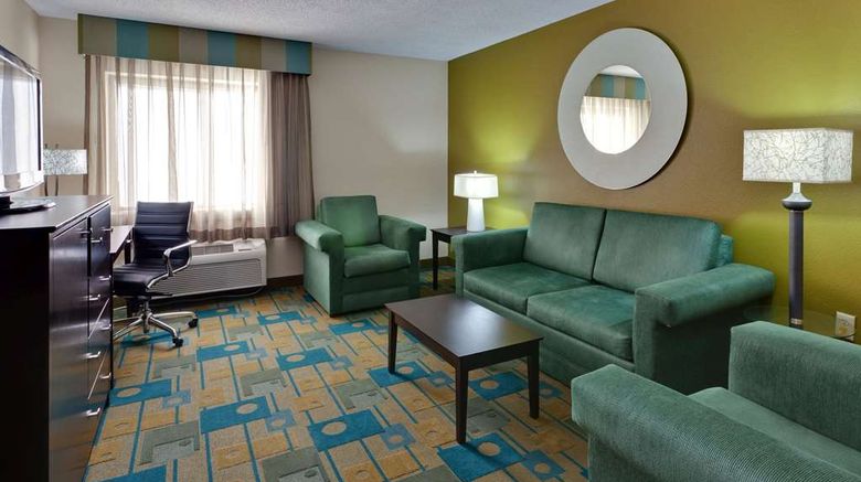 <b>La Quinta Inn & Suites Plattsburgh Suite</b>. Images powered by <a href="https://iceportal.shijigroup.com/" title="IcePortal" target="_blank">IcePortal</a>.