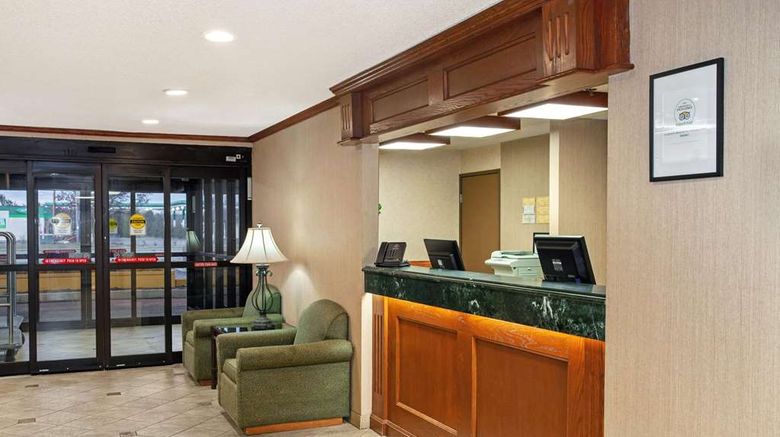 <b>La Quinta Inn & Suites Stevens Point Lobby</b>. Images powered by <a href="https://iceportal.shijigroup.com/" title="IcePortal" target="_blank">IcePortal</a>.