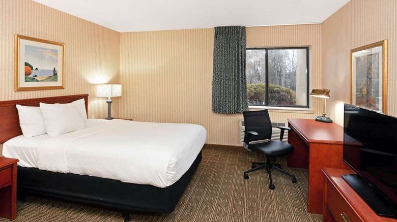 <b>La Quinta Inn & Suites Stevens Point Room</b>. Images powered by <a href="https://iceportal.shijigroup.com/" title="IcePortal" target="_blank">IcePortal</a>.