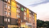 La Quinta Inn & Suites Baltimore North Exterior
