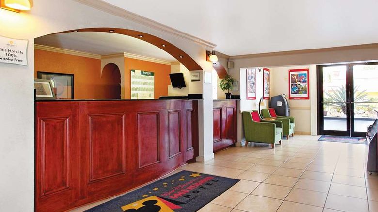 <b>La Quinta Inn Orlando Intl Drive North Lobby</b>. Images powered by <a href="https://iceportal.shijigroup.com/" title="IcePortal" target="_blank">IcePortal</a>.