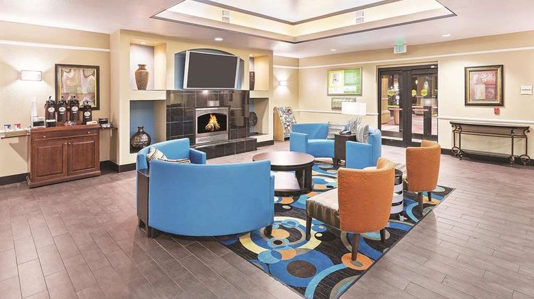<b>La Quinta Inn & Suites HOU Hobby Arpt Lobby</b>. Images powered by <a href="https://iceportal.shijigroup.com/" title="IcePortal" target="_blank">IcePortal</a>.