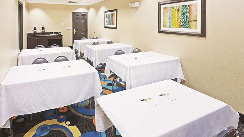 <b>La Quinta Inn & Suites HOU Hobby Arpt Meeting</b>. Images powered by <a href="https://iceportal.shijigroup.com/" title="IcePortal" target="_blank">IcePortal</a>.