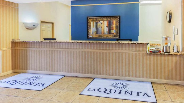 <b>La Quinta Inn & Suites Hobbs Lobby</b>. Images powered by <a href="https://iceportal.shijigroup.com/" title="IcePortal" target="_blank">IcePortal</a>.