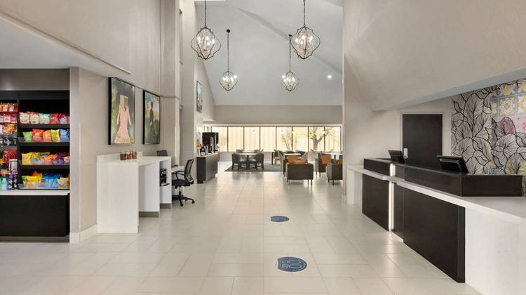La Quinta Inn & Suites Dothan Lobby