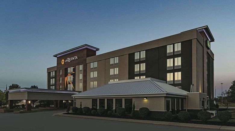 <b>La Quinta Inn & Suites Cleveland Arpt W Exterior</b>. Images powered by <a href="https://iceportal.shijigroup.com/" title="IcePortal" target="_blank">IcePortal</a>.