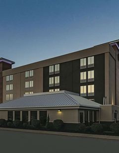 La Quinta Inn & Suites Cleveland Arpt W