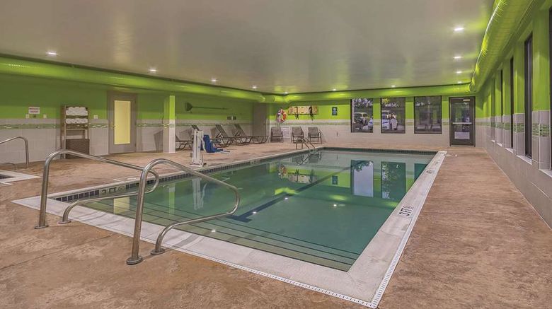 <b>La Quinta Inn & Suites Cleveland Arpt W Pool</b>. Images powered by <a href="https://iceportal.shijigroup.com/" title="IcePortal" target="_blank">IcePortal</a>.