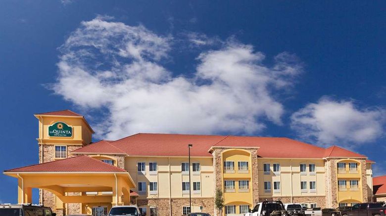 La Quinta Inn  and  Suites Floresville Exterior. Images powered by <a href="https://iceportal.shijigroup.com" target="_blank" rel="noopener">Ice Portal</a>.