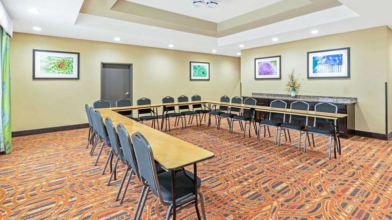 <b>La Quinta Inn & Suites Muskogee Meeting</b>. Images powered by <a href="https://iceportal.shijigroup.com/" title="IcePortal" target="_blank">IcePortal</a>.