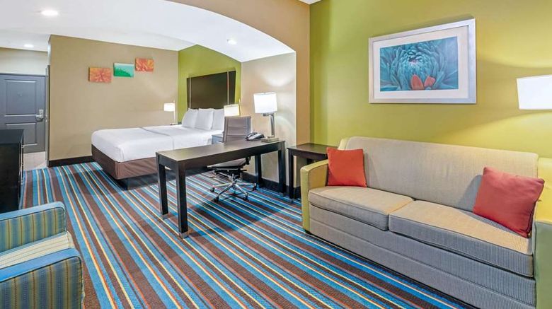 <b>La Quinta Inn & Suites Muskogee Suite</b>. Images powered by <a href="https://iceportal.shijigroup.com/" title="IcePortal" target="_blank">IcePortal</a>.