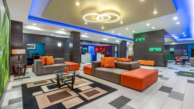 <b>La Quinta Inn & Suites Muskogee Lobby</b>. Images powered by <a href="https://iceportal.shijigroup.com/" title="IcePortal" target="_blank">IcePortal</a>.