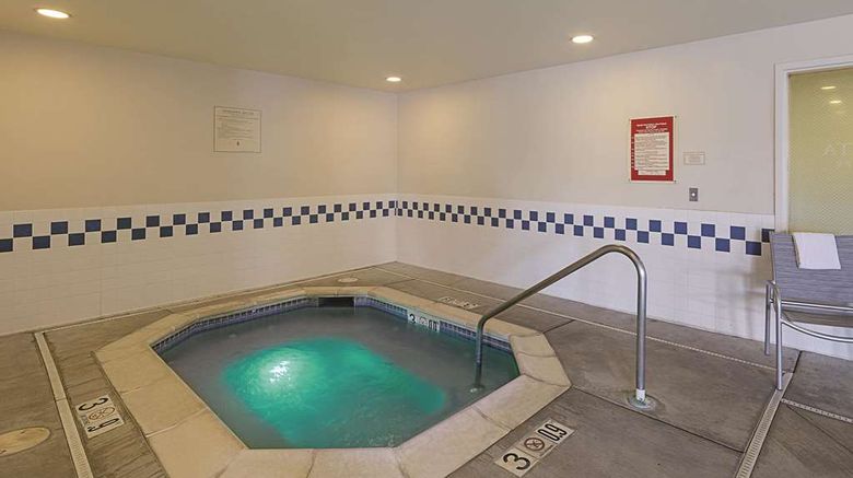 <b>La Quinta Inn & Sts Cntr Point Medford Pool</b>. Images powered by <a href="https://iceportal.shijigroup.com/" title="IcePortal" target="_blank">IcePortal</a>.