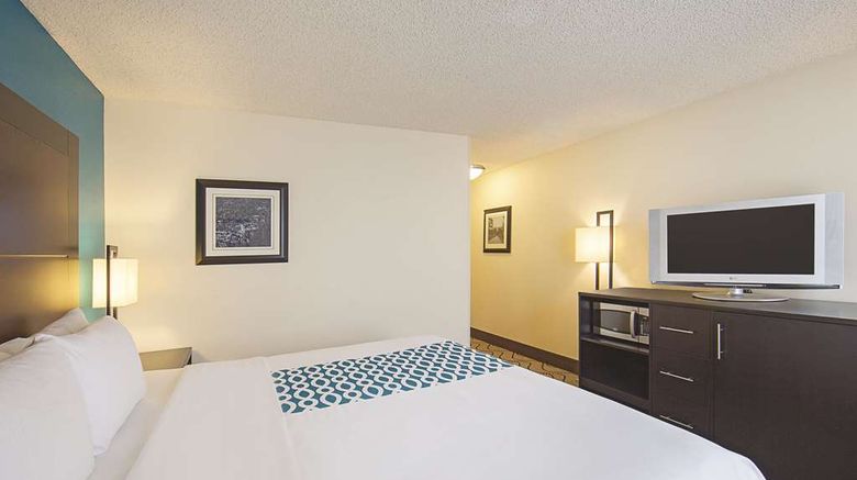<b>La Quinta Inn & Sts Cntr Point Medford Room</b>. Images powered by <a href="https://iceportal.shijigroup.com/" title="IcePortal" target="_blank">IcePortal</a>.