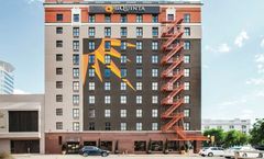 La Quinta Inn & Suites Dallas Downtown