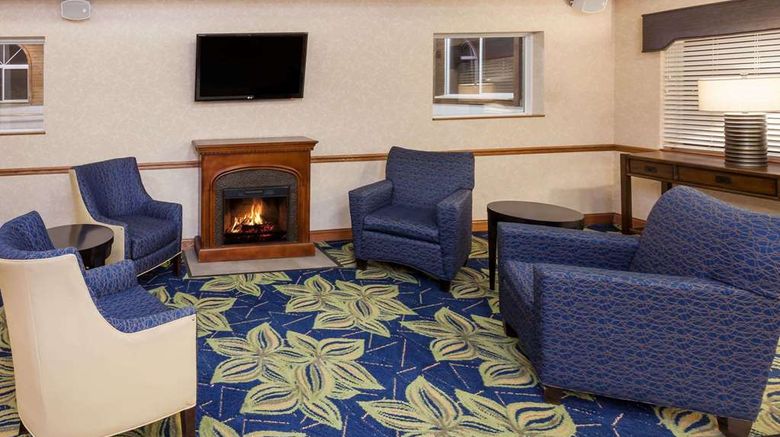 <b>Baymont Inn & Suites Galesburg Lobby</b>. Images powered by <a href="https://iceportal.shijigroup.com/" title="IcePortal" target="_blank">IcePortal</a>.