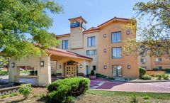 Days Inn & Suites Arlington Heights