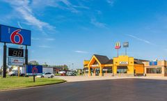Motel 6 Clarksville