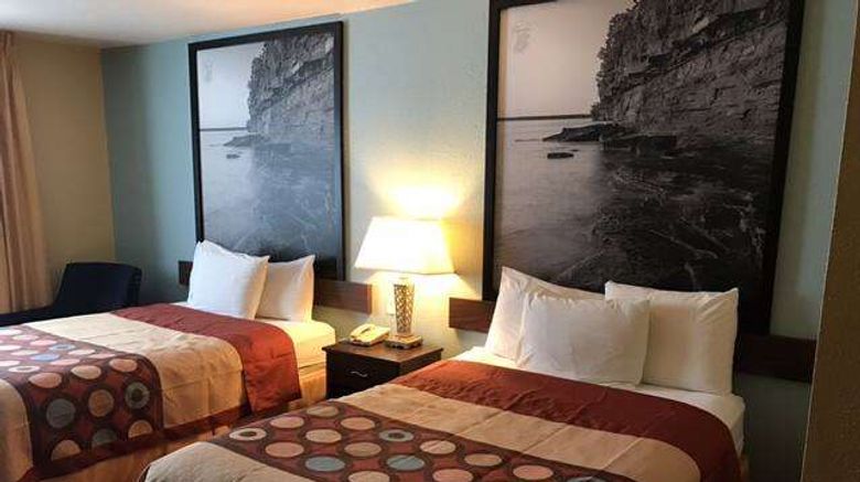 <b>Super 8 Plover Stevens Point Room</b>. Images powered by <a href="https://iceportal.shijigroup.com/" title="IcePortal" target="_blank">IcePortal</a>.