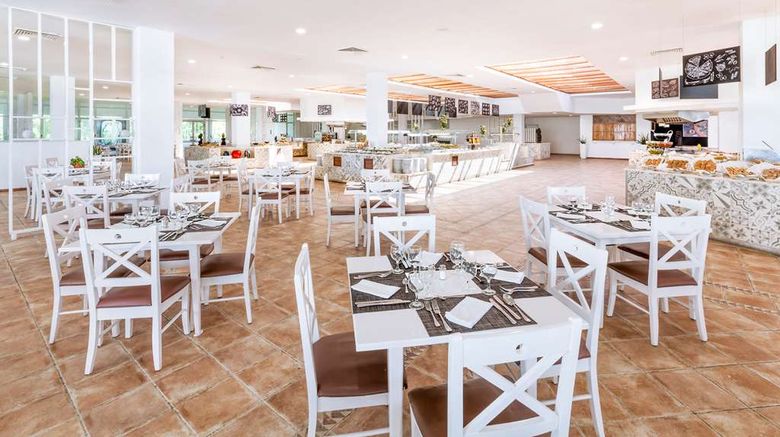 <b>Tryp Cayo Coco Hotel Restaurant</b>. Images powered by <a href="https://iceportal.shijigroup.com/" title="IcePortal" target="_blank">IcePortal</a>.