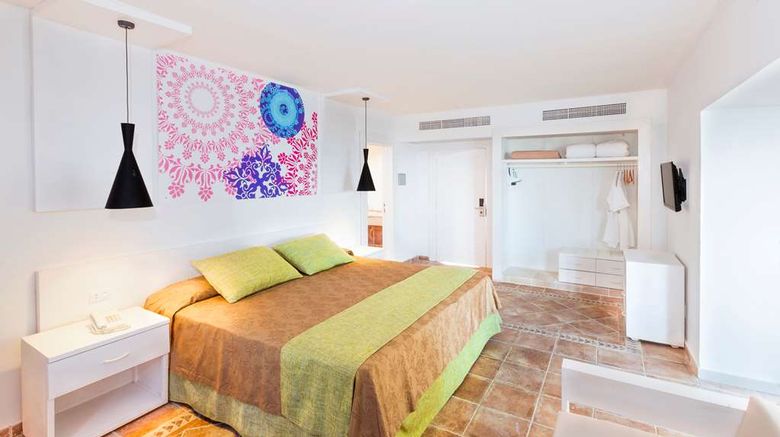 <b>Tryp Cayo Coco Hotel Suite</b>. Images powered by <a href="https://iceportal.shijigroup.com/" title="IcePortal" target="_blank">IcePortal</a>.