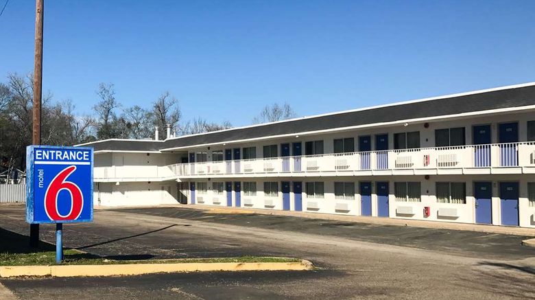 Motel 6 Lufkin Exterior. Images powered by <a href="https://iceportal.shijigroup.com" target="_blank" rel="noopener">Ice Portal</a>.