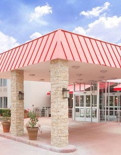 Ramada Plaza Wyndham Chicago North Shore