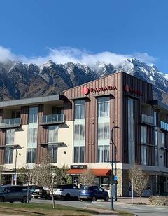 Ramada Hotel & Suites Remarkables Park