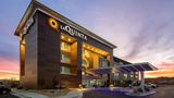 <b>La Quinta Inn & Suites Kingman Exterior</b>. Images powered by <a href="https://iceportal.shijigroup.com/" title="IcePortal" target="_blank">IcePortal</a>.