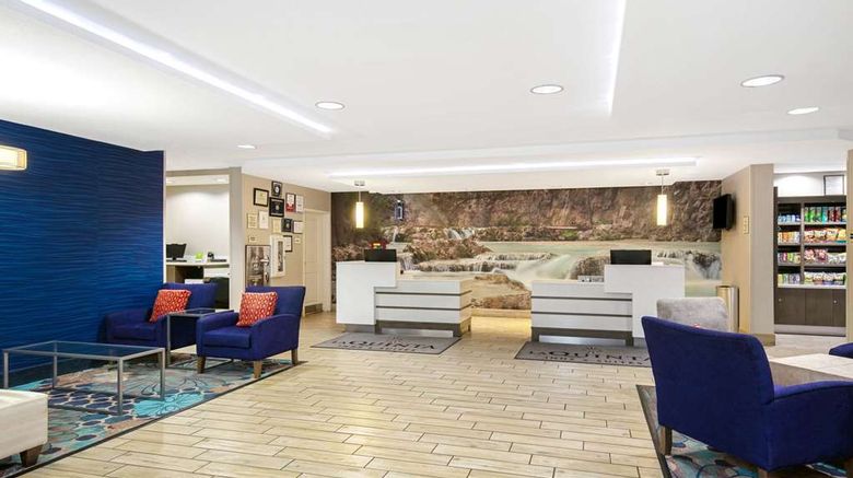 <b>La Quinta Inn & Suites Kingman Lobby</b>. Images powered by <a href="https://iceportal.shijigroup.com/" title="IcePortal" target="_blank">IcePortal</a>.