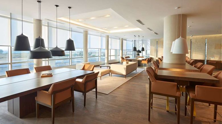 <b>ANdAZ Delhi Restaurant</b>. Images powered by <a href="https://iceportal.shijigroup.com/" title="IcePortal" target="_blank">IcePortal</a>.