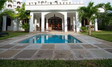 Lantana Galu Beach Hotel