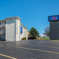 Motel 6 Blue Springs