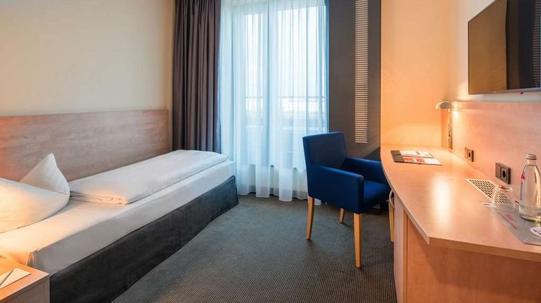 <b>IntercityHotel Hamburg Hauptbahnhof Room</b>. Images powered by <a href="https://iceportal.shijigroup.com/" title="IcePortal" target="_blank">IcePortal</a>.