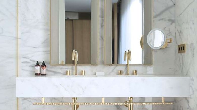 <b>Almanac Barcelona Room</b>. Images powered by <a href=https://www.travelagewest.com/Hotels/Barcelona/