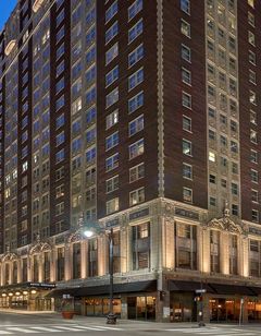 Hotel Phillips-Curio Collection Hilton