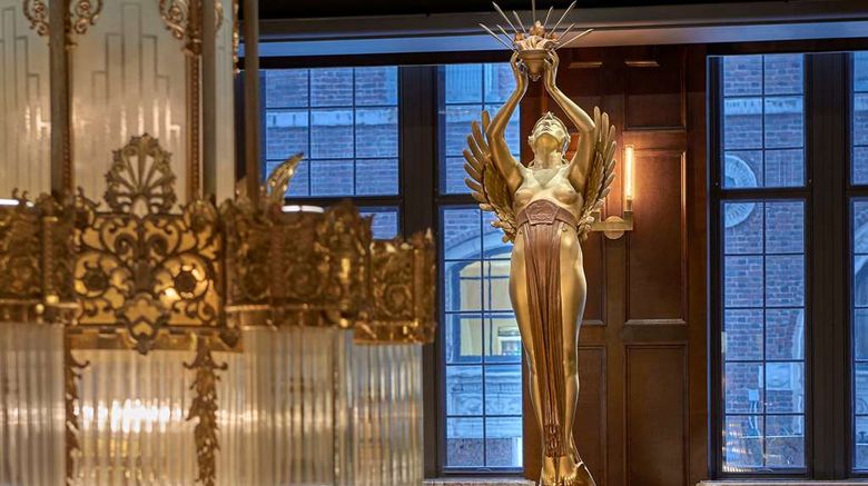 <b>Hotel Phillips-Curio Collection Hilton Lobby</b>. Images powered by <a href="https://iceportal.shijigroup.com/" title="IcePortal" target="_blank">IcePortal</a>.