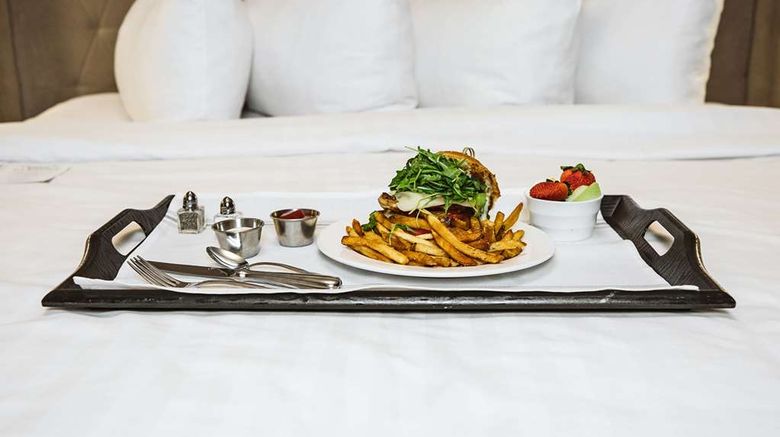 <b>Hotel Phillips-Curio Collection Hilton Restaurant</b>. Images powered by <a href="https://iceportal.shijigroup.com/" title="IcePortal" target="_blank">IcePortal</a>.