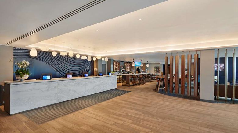 <b>Hyatt Place London Heathrow Airport Lobby</b>. Images powered by <a href="https://iceportal.shijigroup.com/" title="IcePortal" target="_blank">IcePortal</a>.