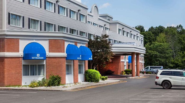 Wyndham Southbury Exterior. Images powered by <a href="https://iceportal.shijigroup.com" target="_blank" rel="noopener">Ice Portal</a>.